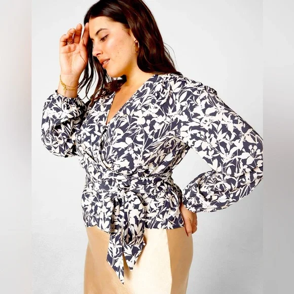 Lane Bryant Classic Crop Long-Sleeve Full Wrap Top in Maya Floral Size 28 - Picture 1 of 7